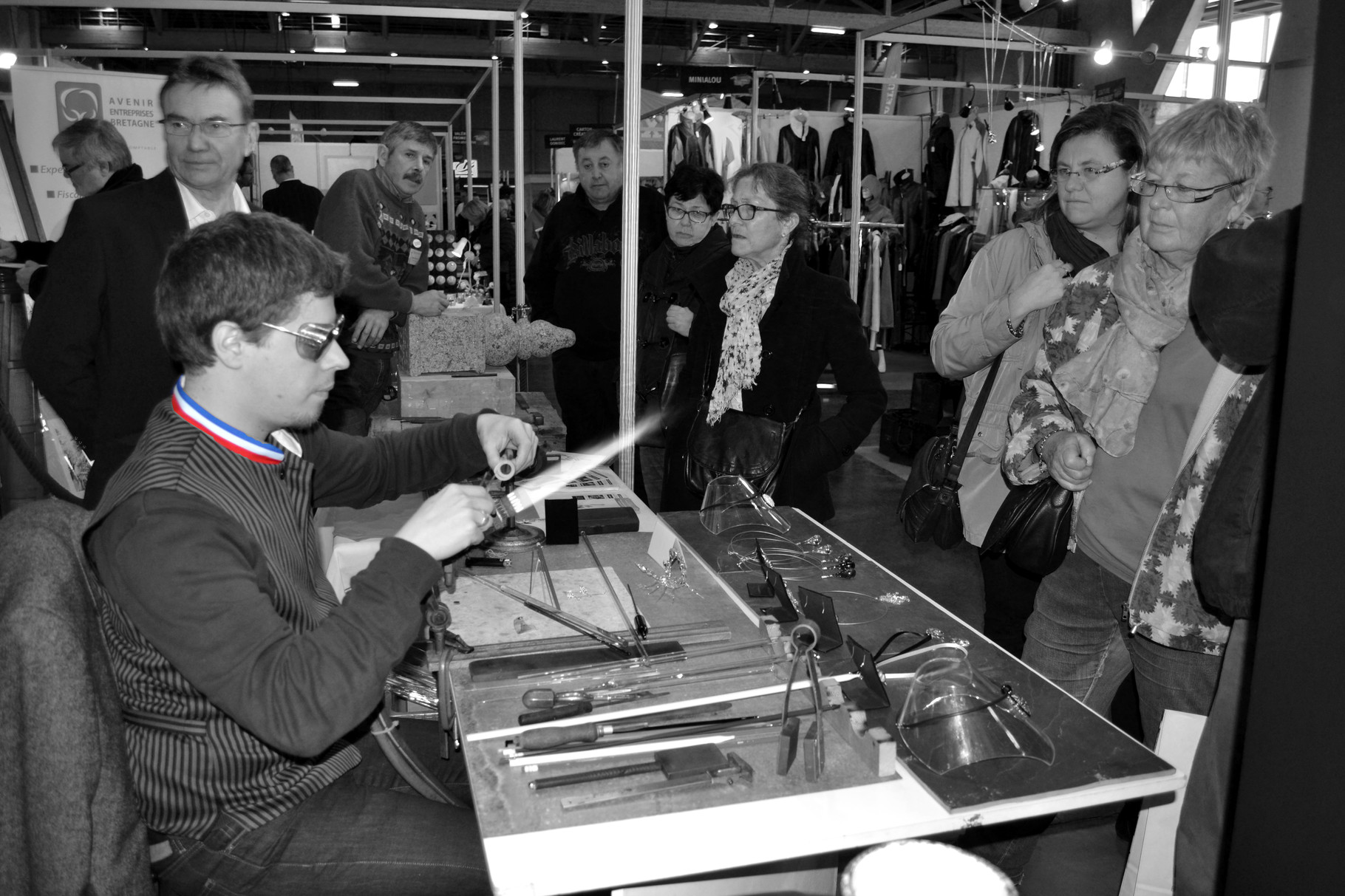 Sur le stand des Meilleurs Ouvriers de France à l'occasion du salon de l'artisanat à Quimper