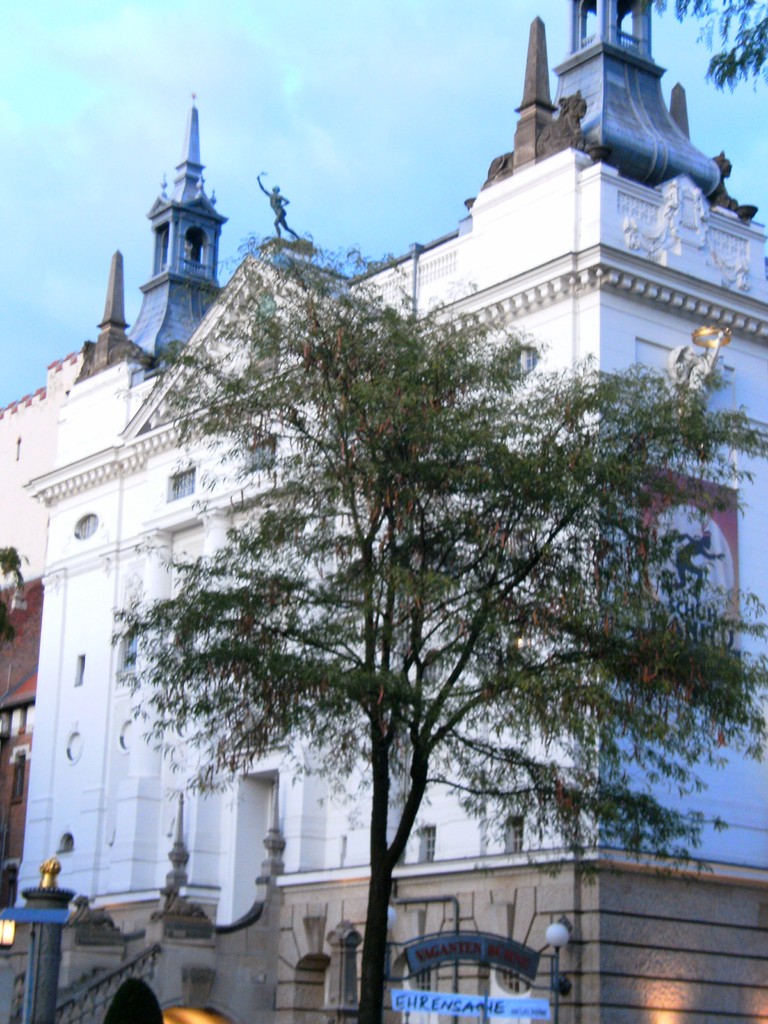 Am Theater des Westens