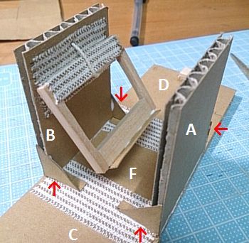 作り方のヒント お金を入れると危険な貯金箱 Makkochinote ページ