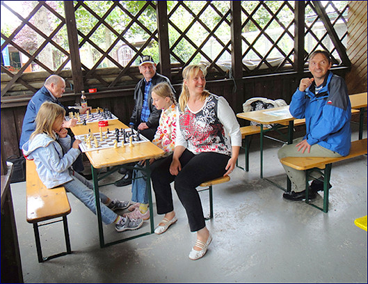 Photo Familien-Schach in der Gartenanlage Warmbach 2011