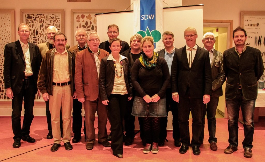 Vorstand 2014 - 2018 SDW-Kreisverband Rems-Murr: Vorstand und Kassenprüfer (v.l.):  J. Hetzinger, S. Häfele (KP), K. Eisenmann (KP), H. Baßmann, H. Witzig, A. Döz, A. Szelest, U. Hiller, S. Völker, M. Segan, G. Strobel, H. Schmid, D. Wiedmann