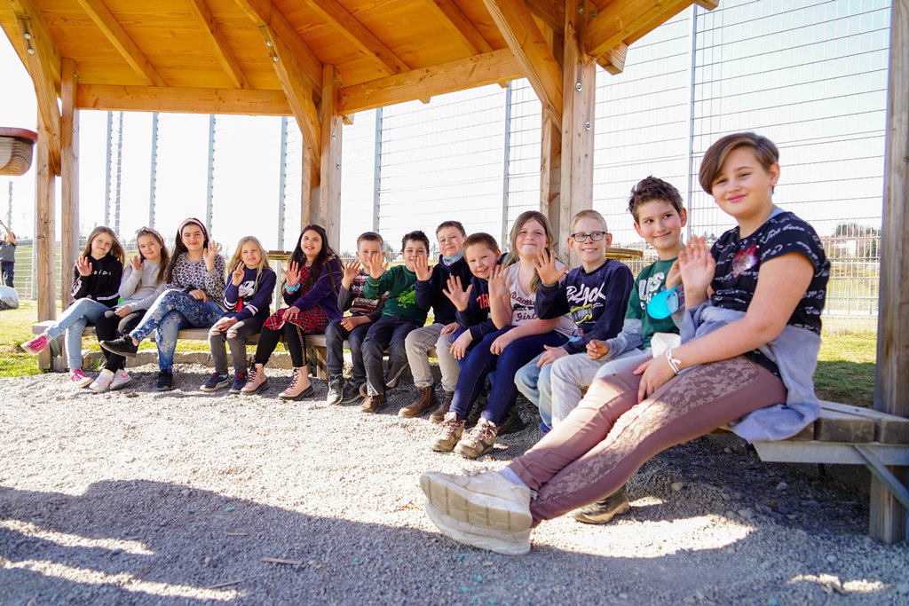 Die Pflanztruppe im Pavillon des "Grünen Klassenzimmers"