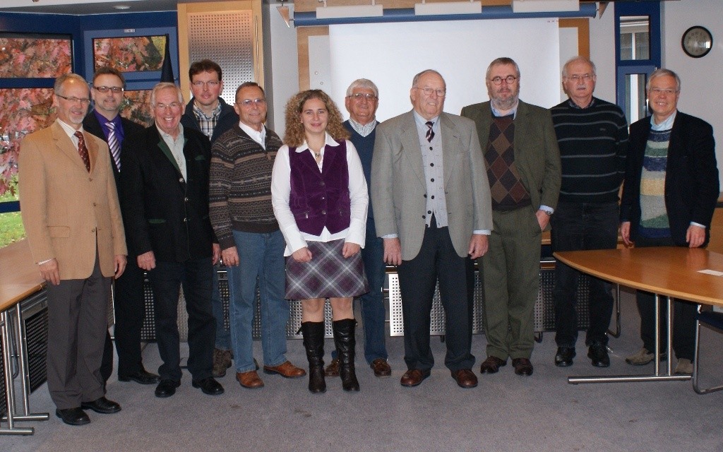 Vorstand 2010 - 2014 SDW-Kreisverband Rems-Murr: (v.l.n.r.): Dr. G. Strobel, BM R. Sczuka, H. Witzig, A. Döz, H.-E. Hink, S. Völker, H. Schmid, H. Kugler, J. Steiff, H. Baßmann, R. Heitzmann (es fehlen auf dem Foto: Gräfin von Stauffenberg, G. Kurz)