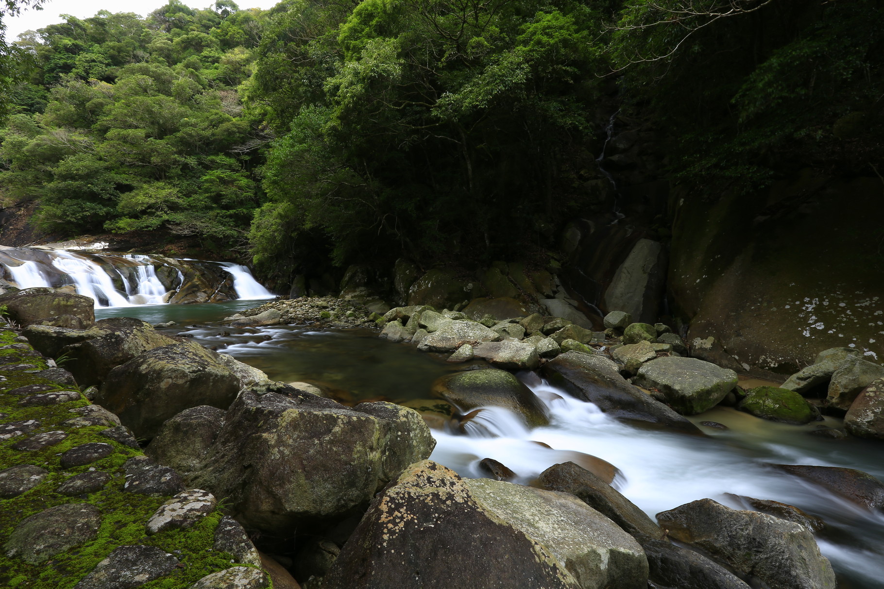 流れ清らかな轟の滝（肝付町）