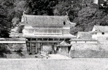 1873年の焼失前に撮られた鶴丸城城門