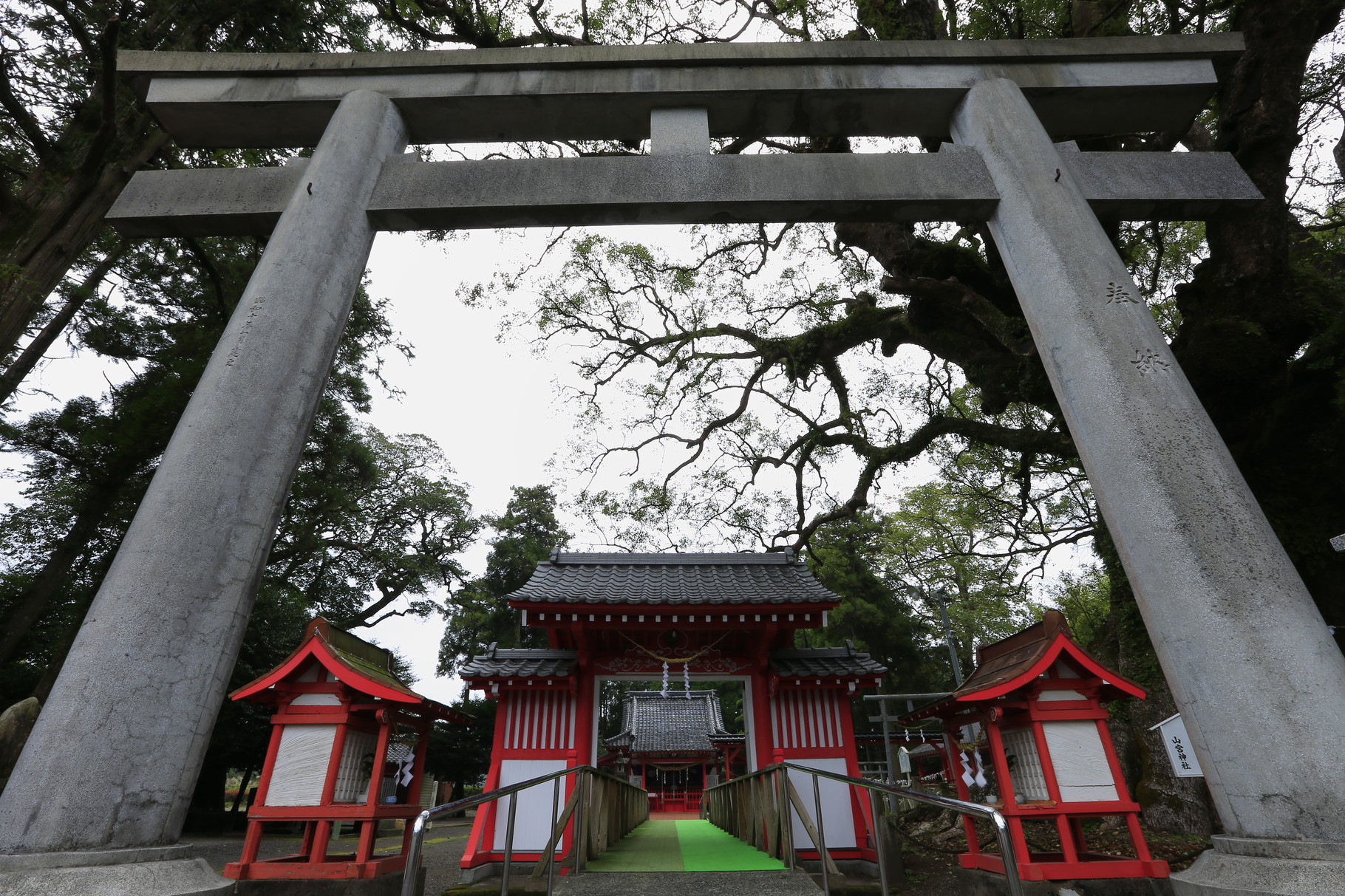 山宮神社　壮観にそびえ立つ鳥居と雅な境内（志布志市）