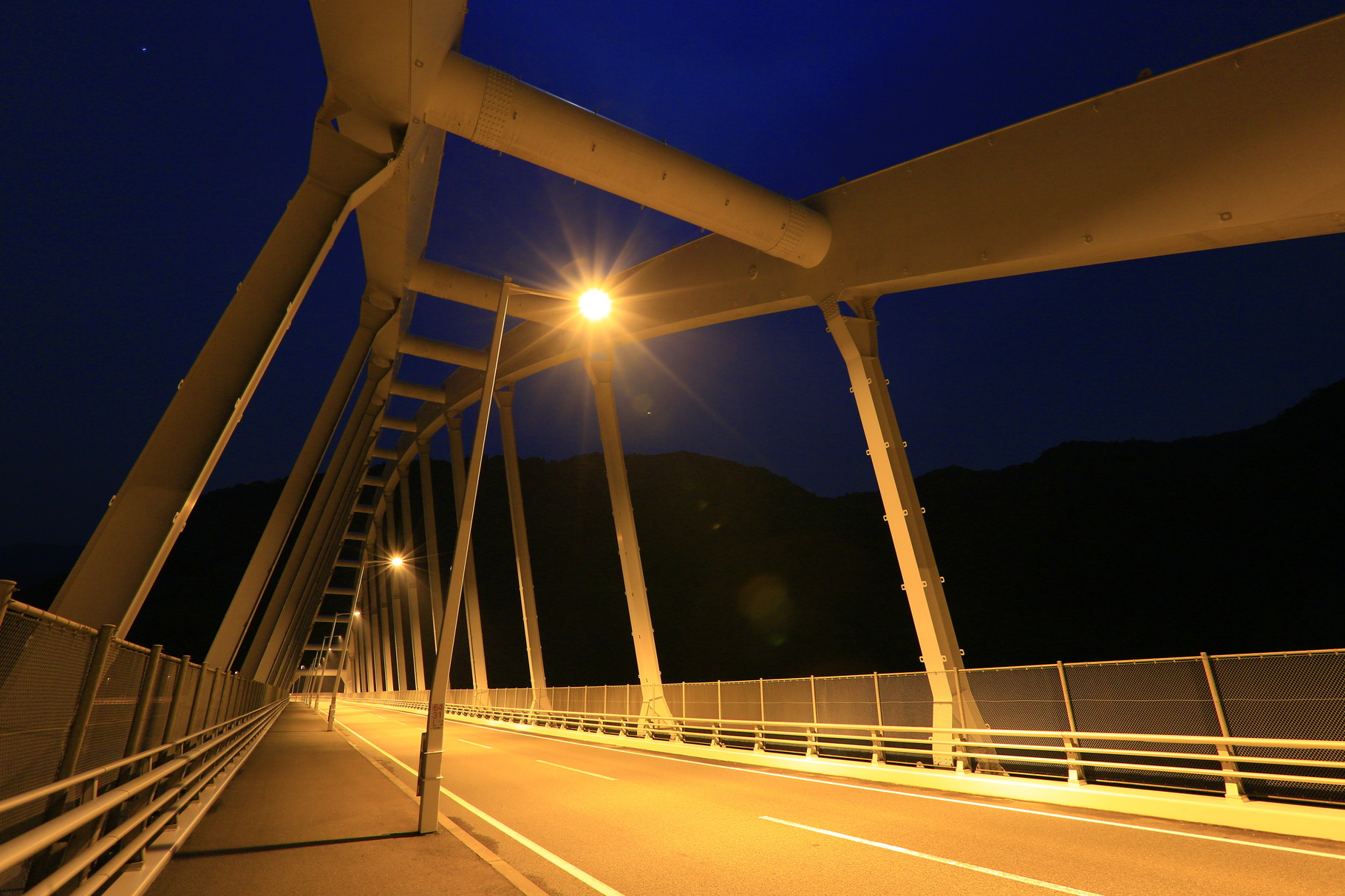 夜の牛根大橋（垂水市）