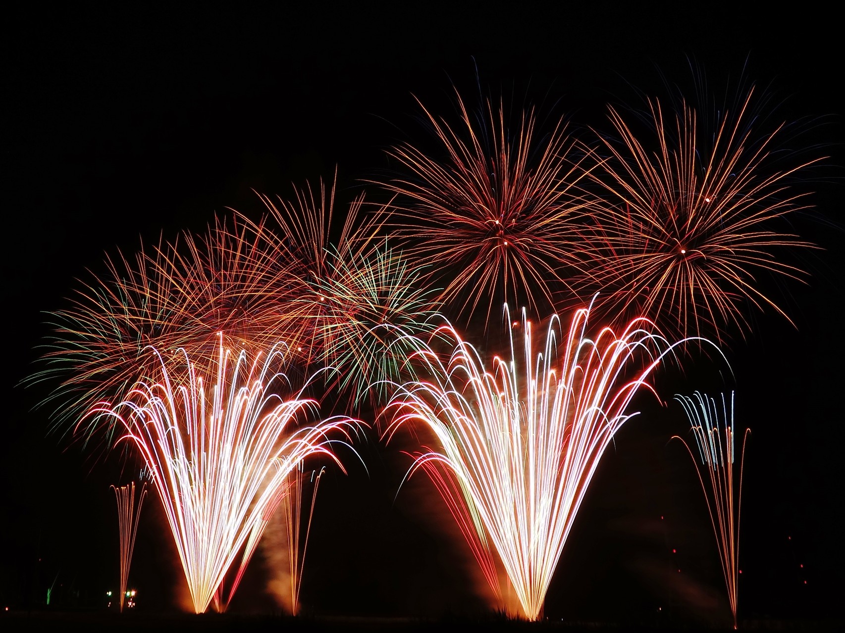 志布志みなとまつり　夜空を彩る迫力満点の花火たち