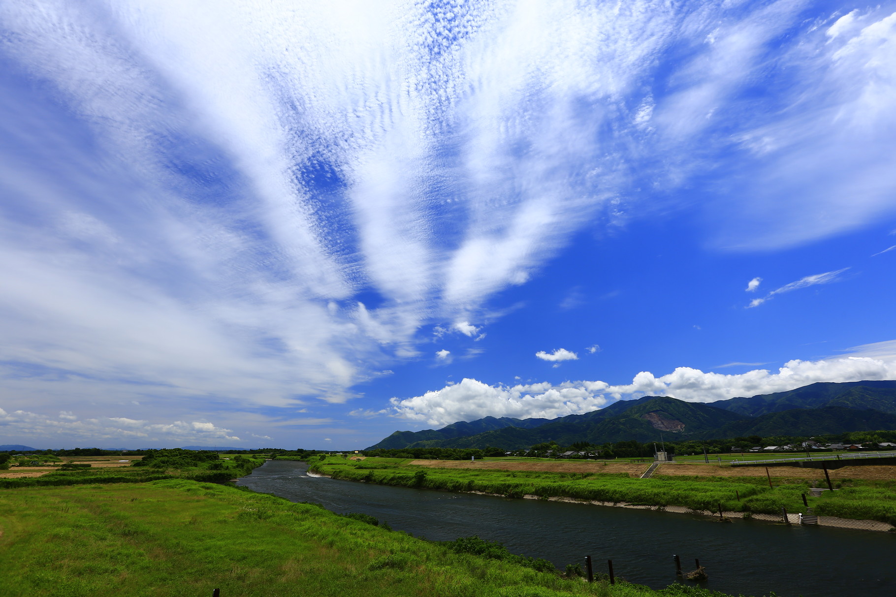 数少ない6月の晴天の景色を楽しむ