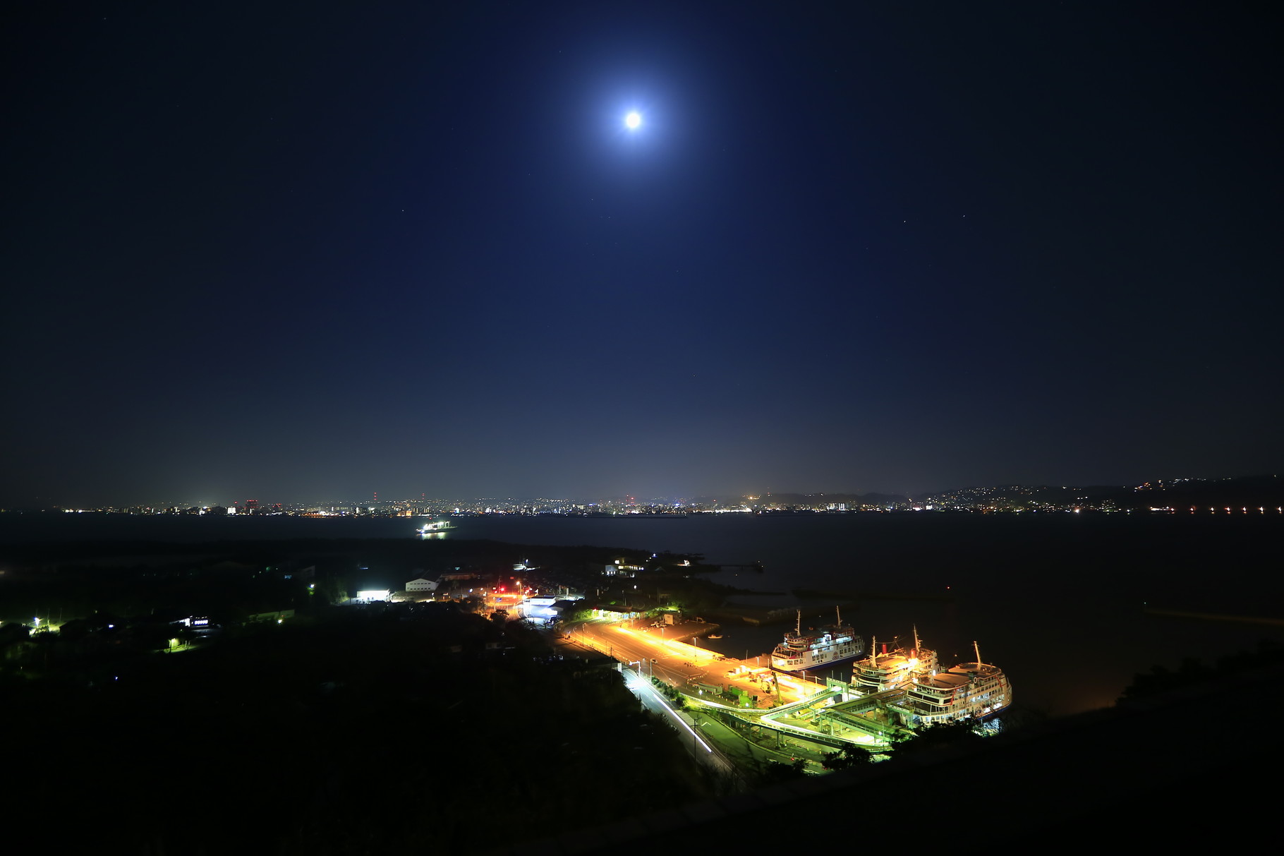 恐竜公園から眺める月夜の夜景（3/19鹿児島市桜島横山町恐竜公園）