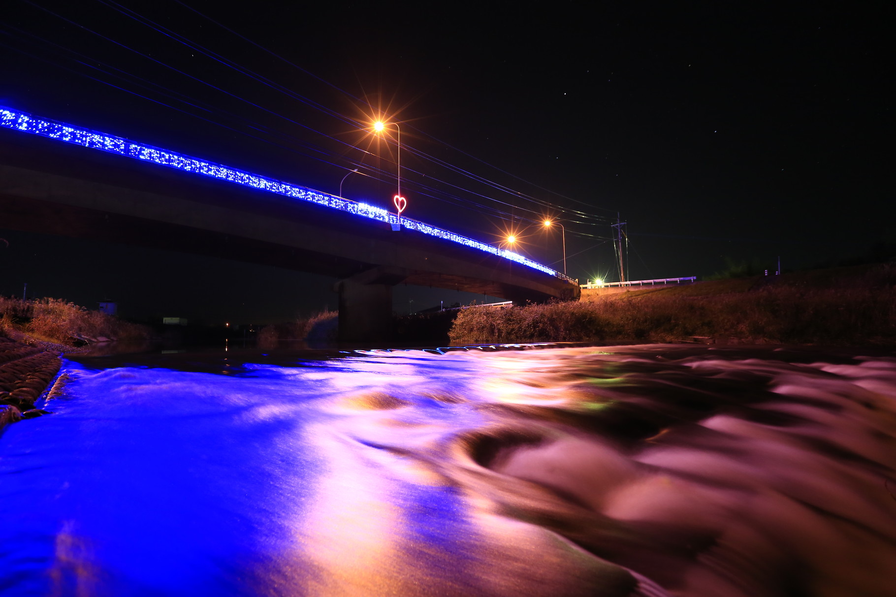 夜に輝く豊栄橋イルミネーション（鹿屋市串良町）