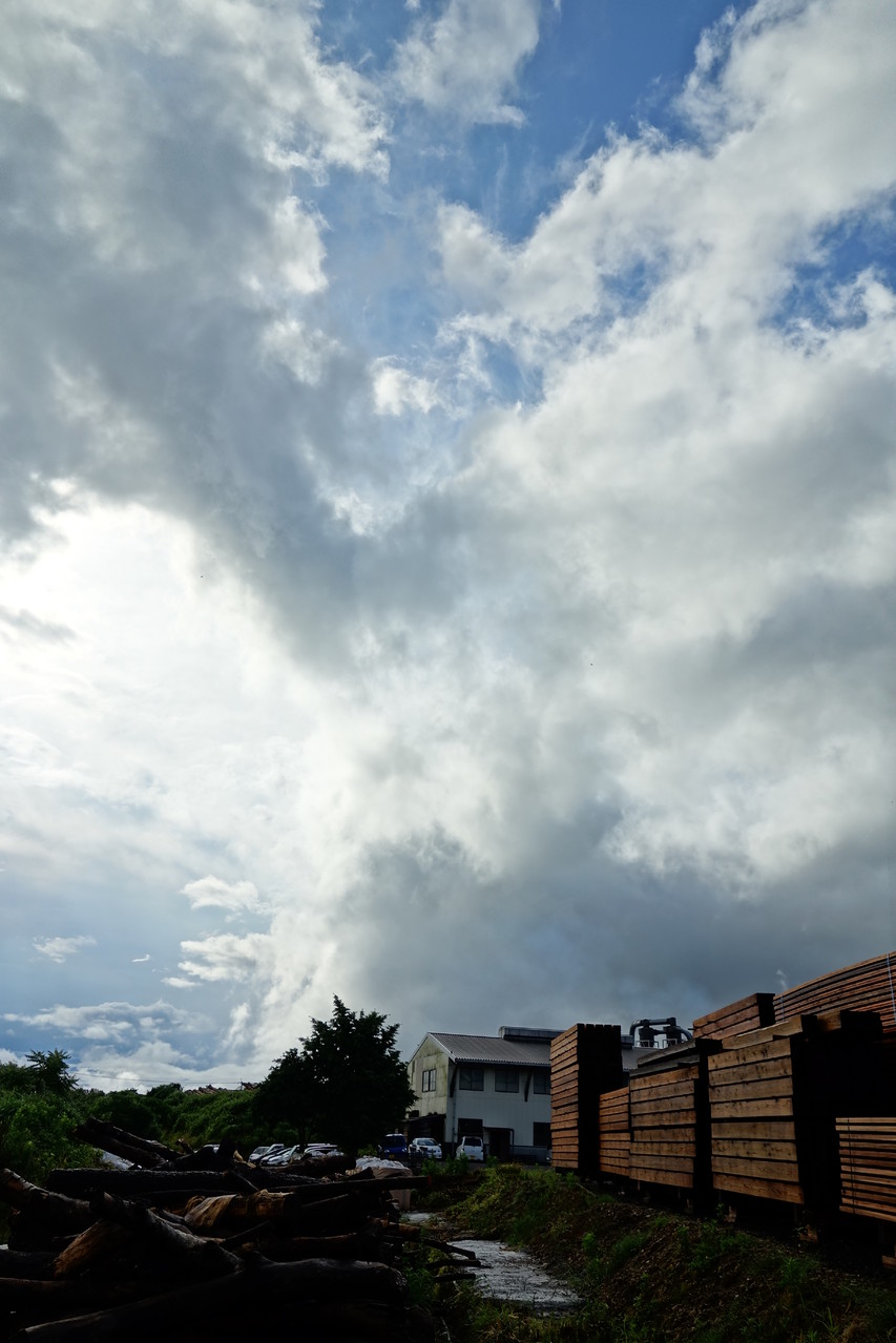 凄い雲！　季節ごとに違った顔を見せてくれます
