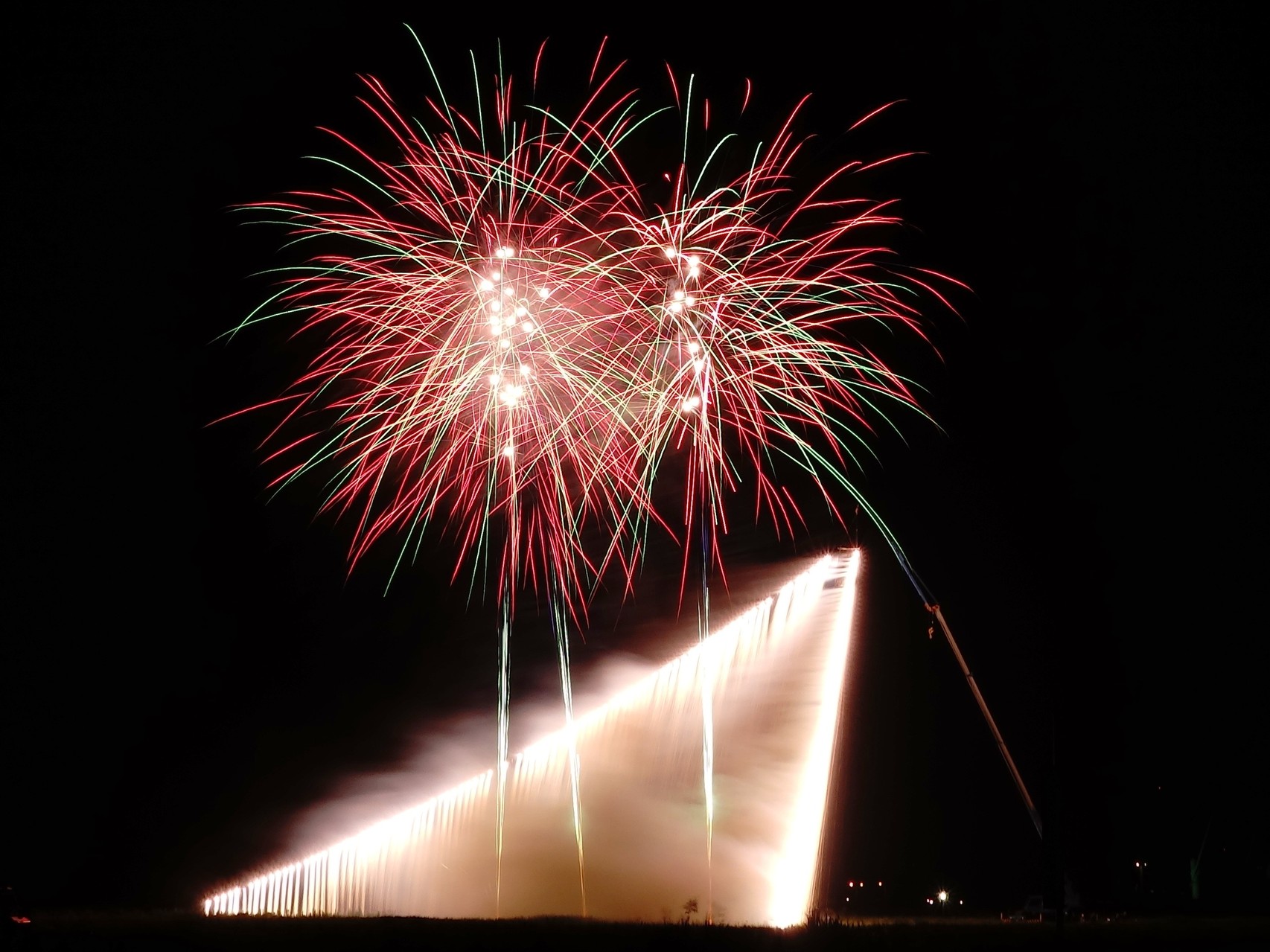 志布志みなとまつり　夜空を彩る迫力満点の花火たち
