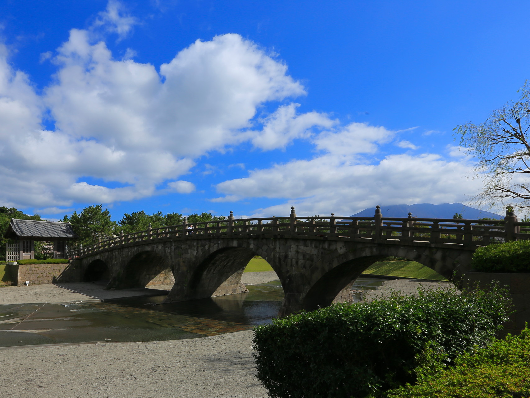 石橋記念公園　H5年の洪水に耐えた3橋が文化遺産として移設保存されている（鹿児島市）