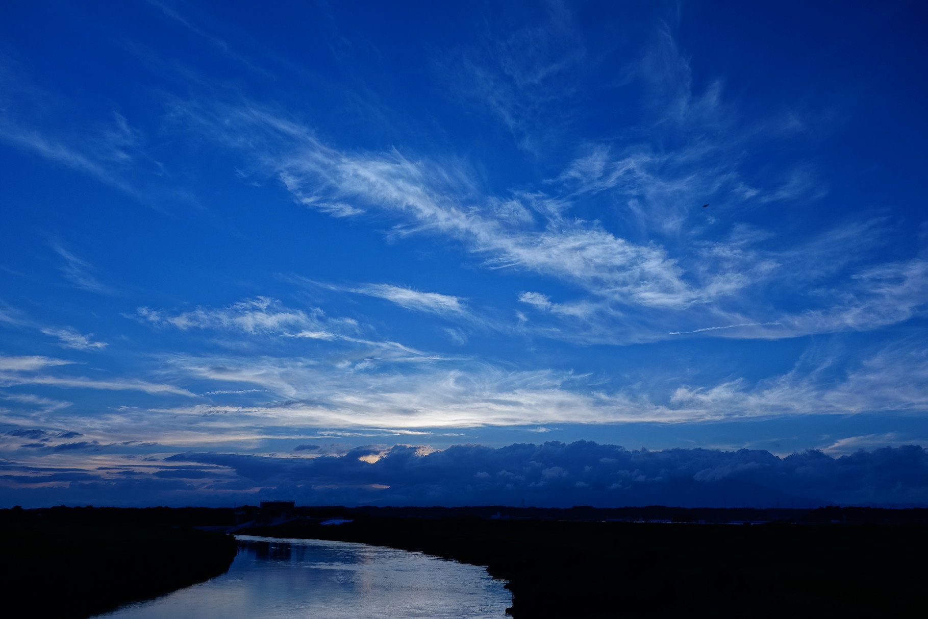 夕方の涼しげな青空