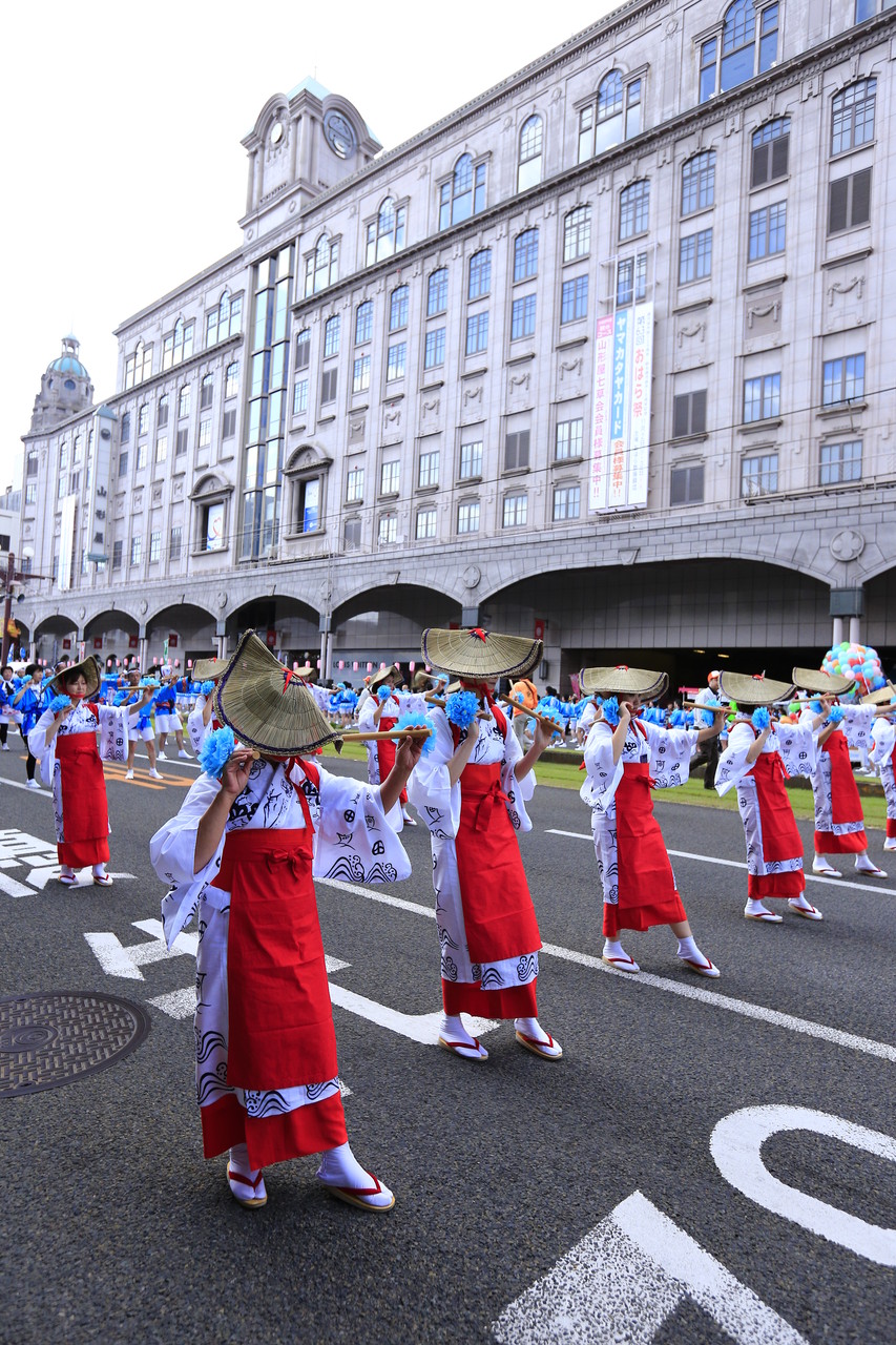 第63回「おはら祭」（鹿児島市） 約2万人の踊り手が練り踊る「総踊り」を中心に、様々な催しで賑わっていました。 