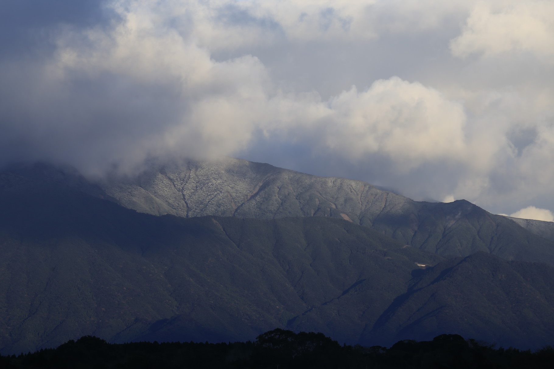 11月27日高隈山に初冠雪