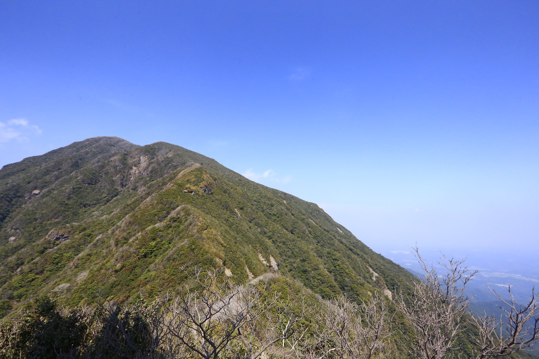 御岳(ｵﾝﾀｹ)。高隈連山のTV塔からの眺め。（鹿屋市高隈）