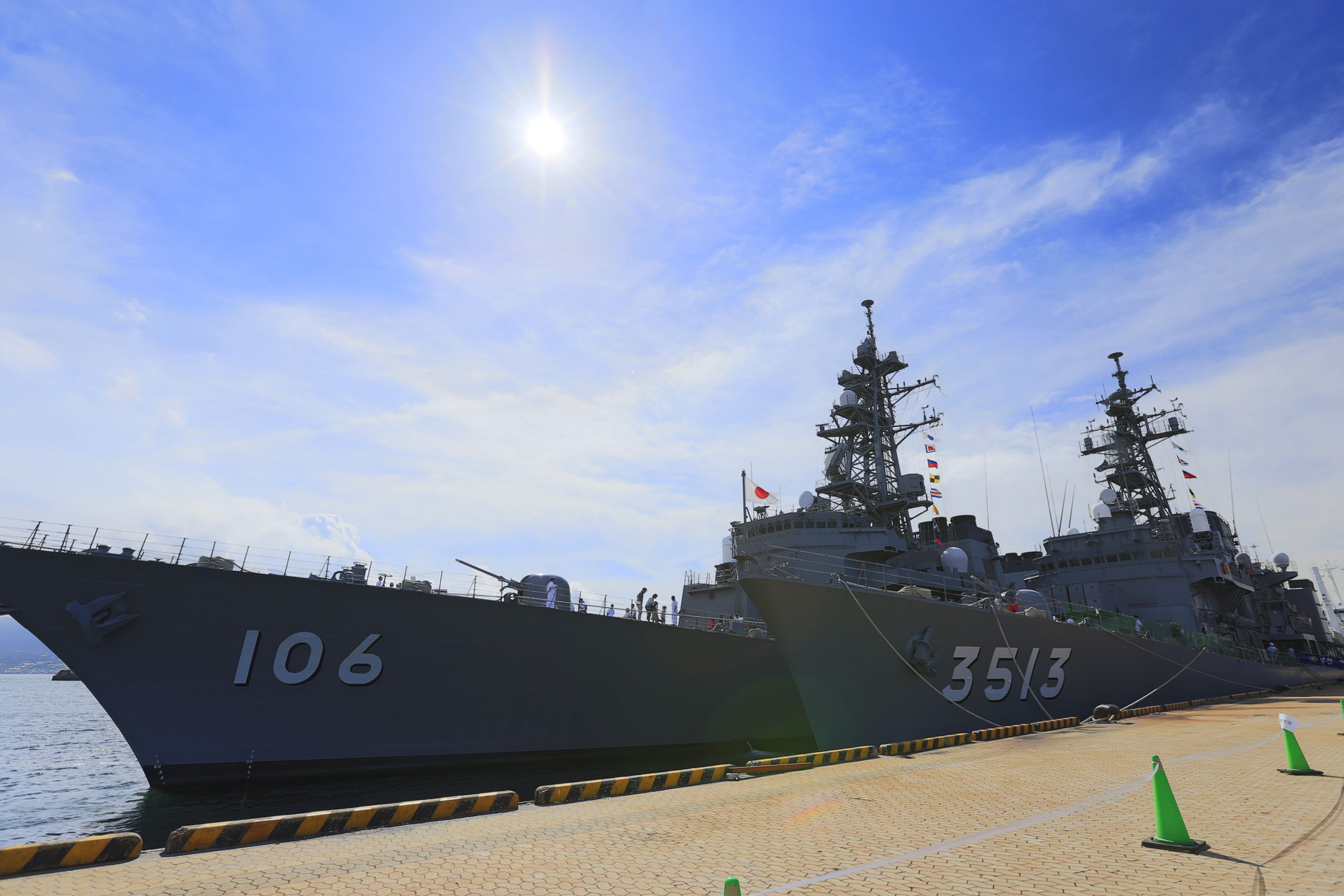 練習艦しまゆきと護衛艦さみだれ