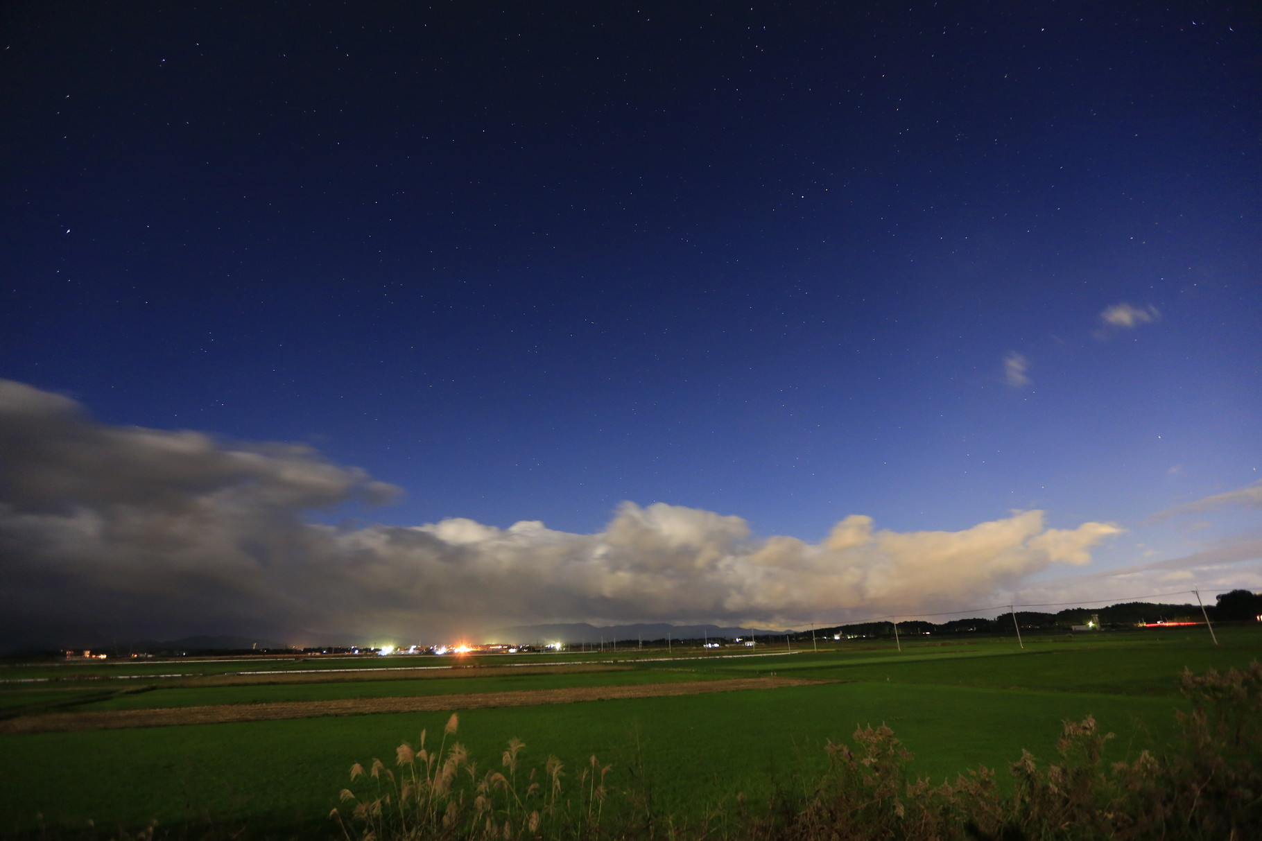 満月の夜風景を撮影すると昼間と間違いそうです