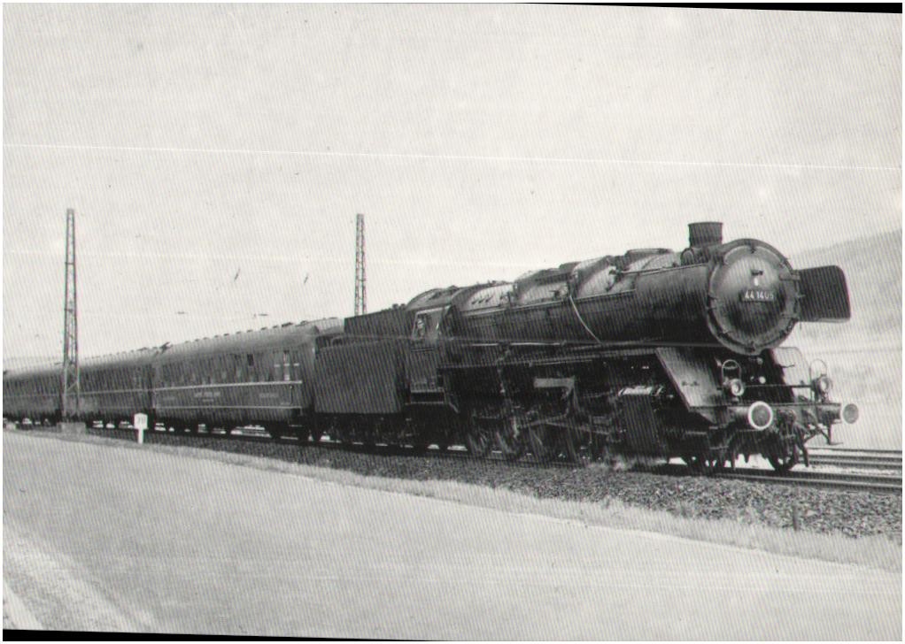 Lok 44 1405 (Bw Schweinfurt) mit US-Schlafwagenzug