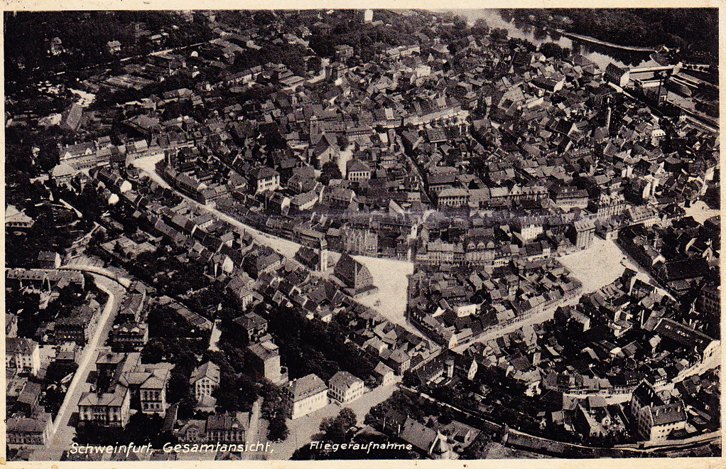 In den 1930ern - schön zu sehen auch der Feuerwehrturm neben dem Zeughaus