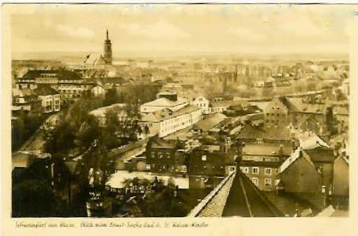 Blick von der Hl. Geist-Kirche auf das Ernst-Sachs-Bad; im Hintergrund die alte Kilianskirche - um 1940