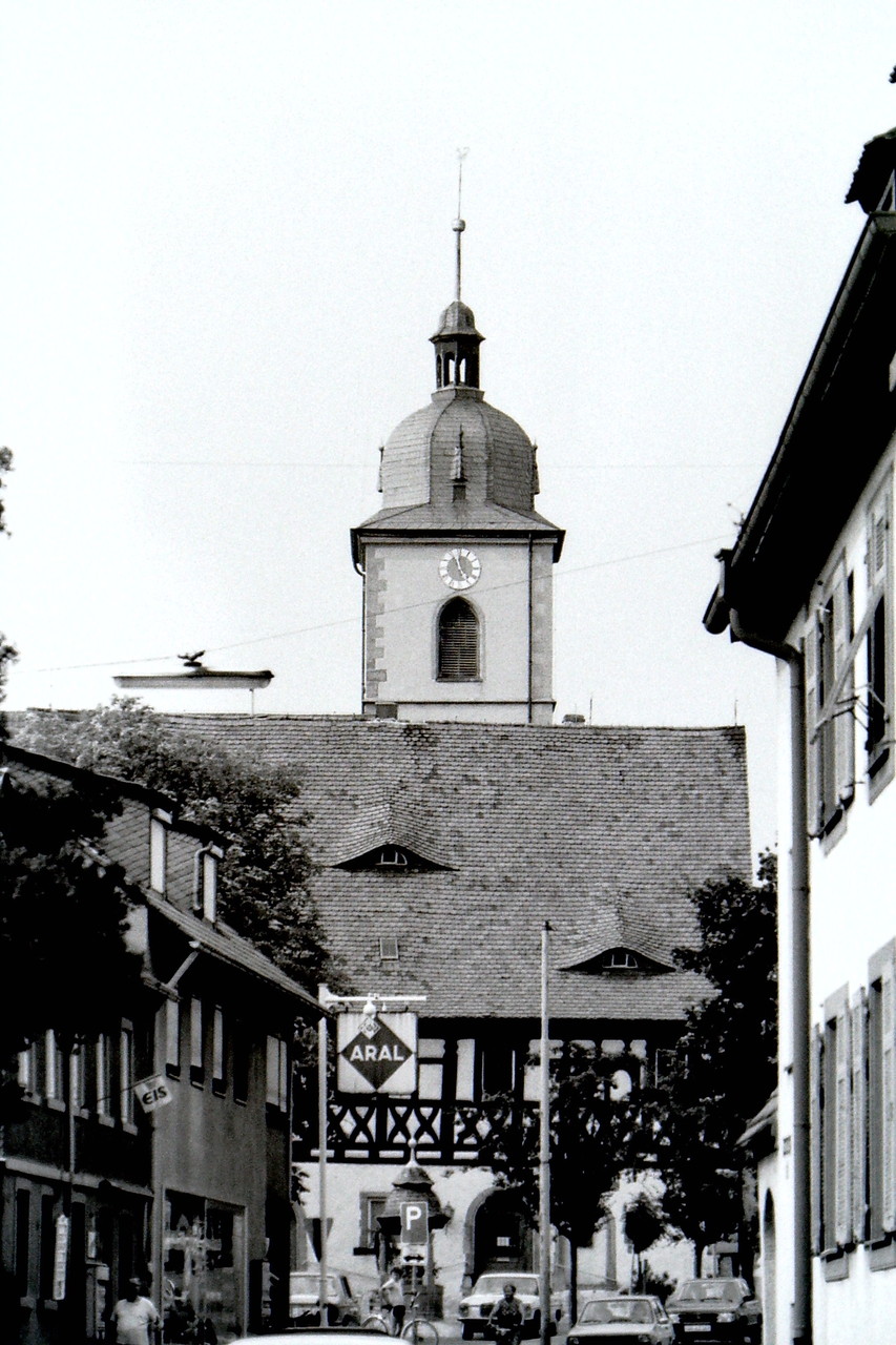 Rathaus und Kirche