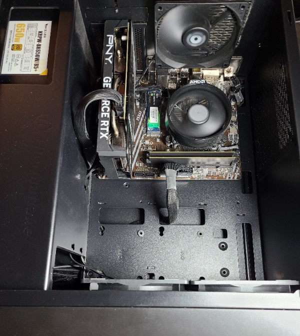 【買取情報】高コスパゲーミングPC内部の写真