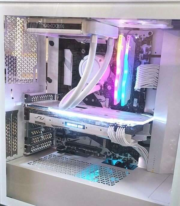 【買取実績】人気の白ベース自作ゲーミングPC（Core i7-7700K / GTX 1070 Ti）を高価買取いたしました！