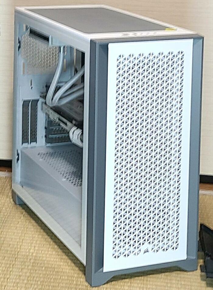 ぴかぴか光る（LED）自作ゲーミングPCの外観