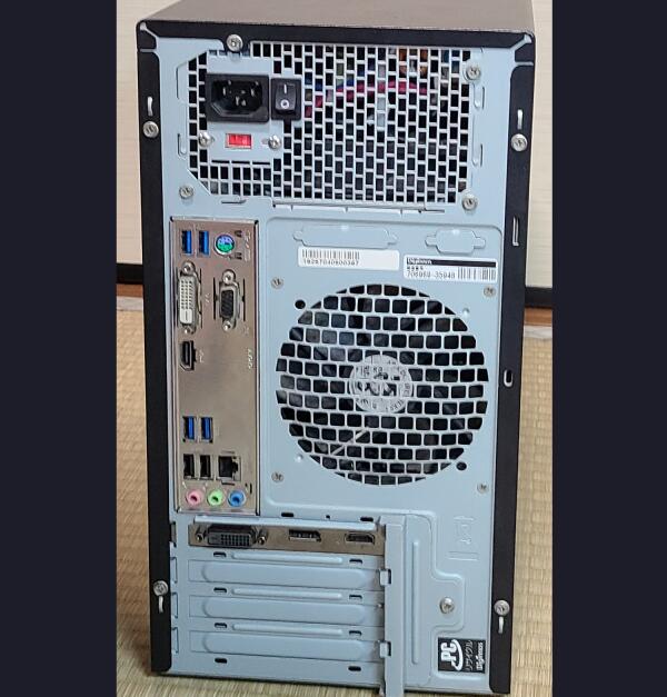 ドスパラ Diginnosの背面写真