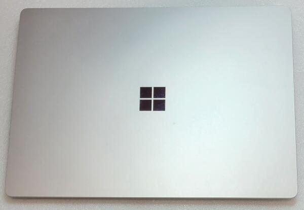 Microsoft Surface Laptop（型番1957）天板写真