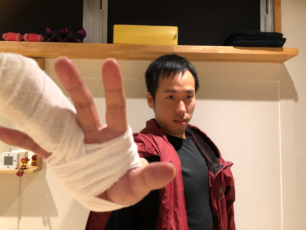 偽物のヒーロー