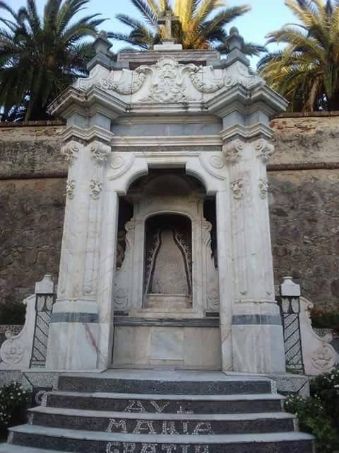 Sin la imagen de la virgen después de sufrir un acto vandálico y llevarse a restaurar.