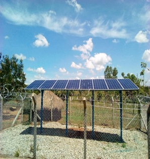Pannelli fotovoltaici per il pozzo del campo profughi di Waio