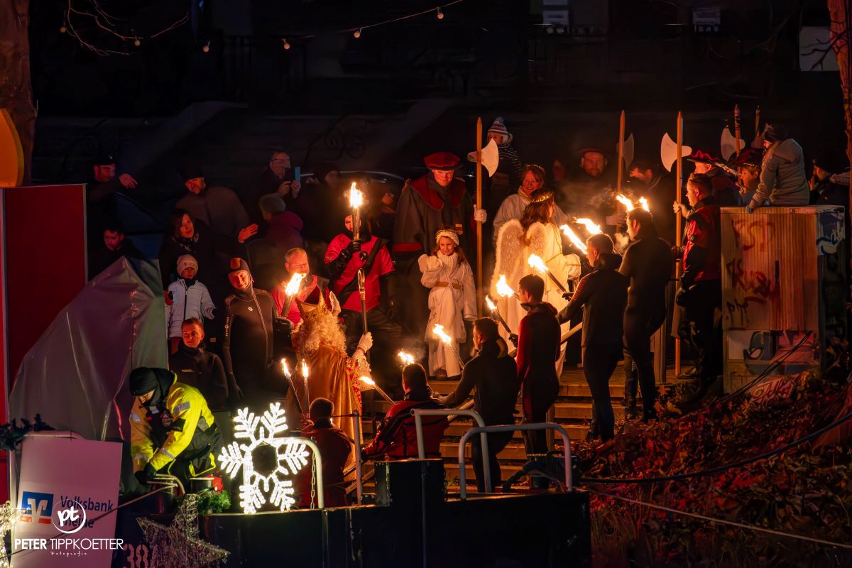 Der Nikolaus kam über die Ems nach Rheine