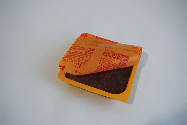 imitation 2018 カレーのルーの容器、チョコレート