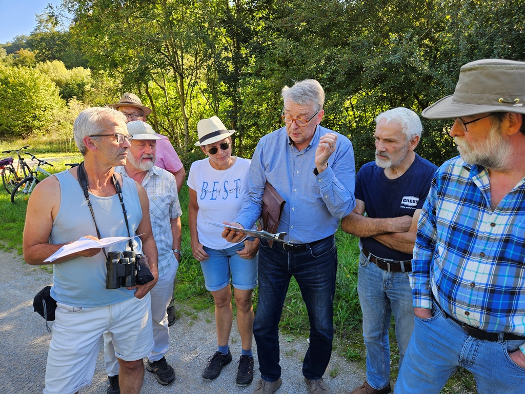 Wolfgang Dornberger (Mitte) erläuterte die Versuchsflächen.