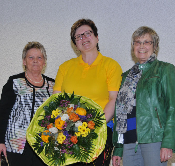 Heidi Mather (Mitte)
