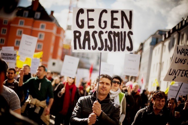 Titusinder i antiracistisk demo i München op til retssagen mod NSU