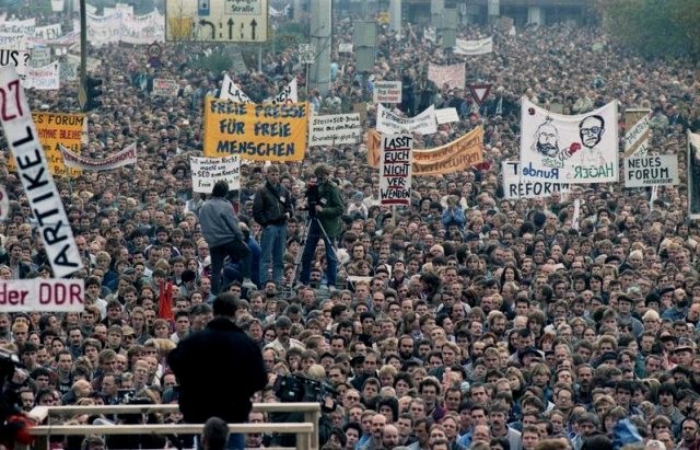 En af de oppositionelle Mandags-demonstrationer i Berlin, den 4. november 1989