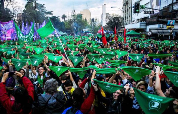 Buenos Aires, december 2020: Argentinas feministiske bevægelse har vundet en afgørende sejr i kampen for fri abort.