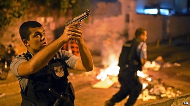 Riotpoliti angriber anti-VM demo i Rio de Janeiro