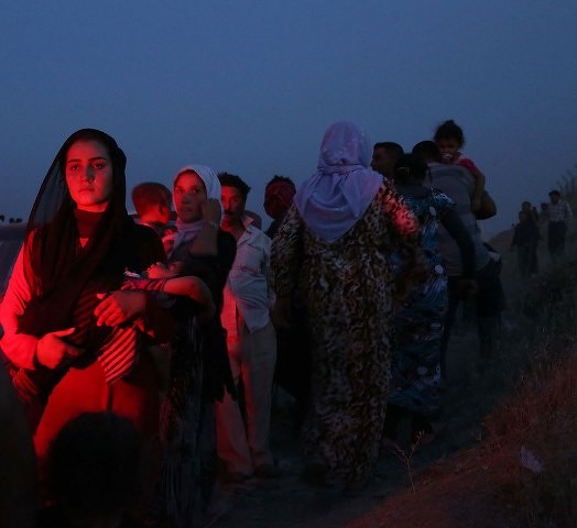 Tusinder af kurdiske yazider flygter fra IS tropperne i byen Sinjar, den 4. august 2014