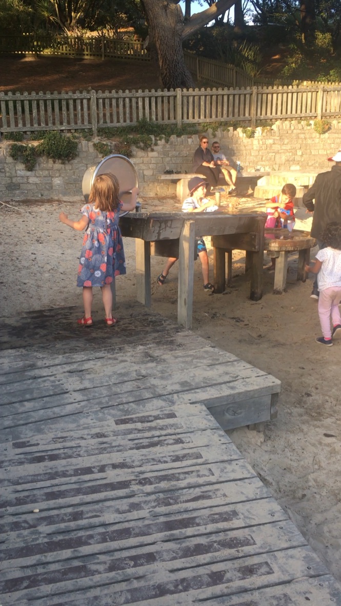 Next to the restaurant Vesuvio there is a good playground