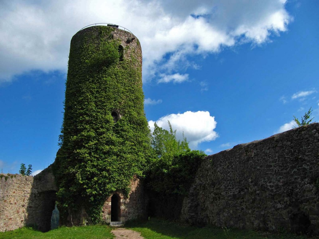 Ruine Sausenburg. Geschichtsträchtig seit 1232.