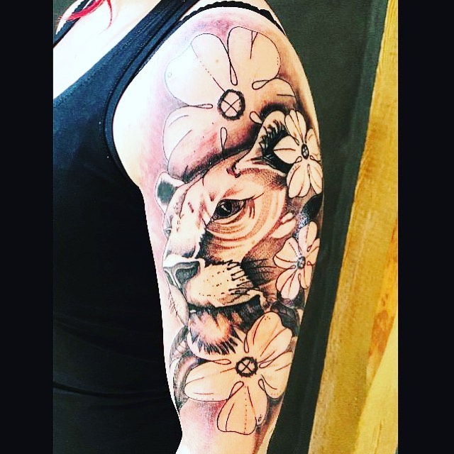 Kontra K Eroffnet Einen Tattoostudio Kontra Loyal K Fanprojekte