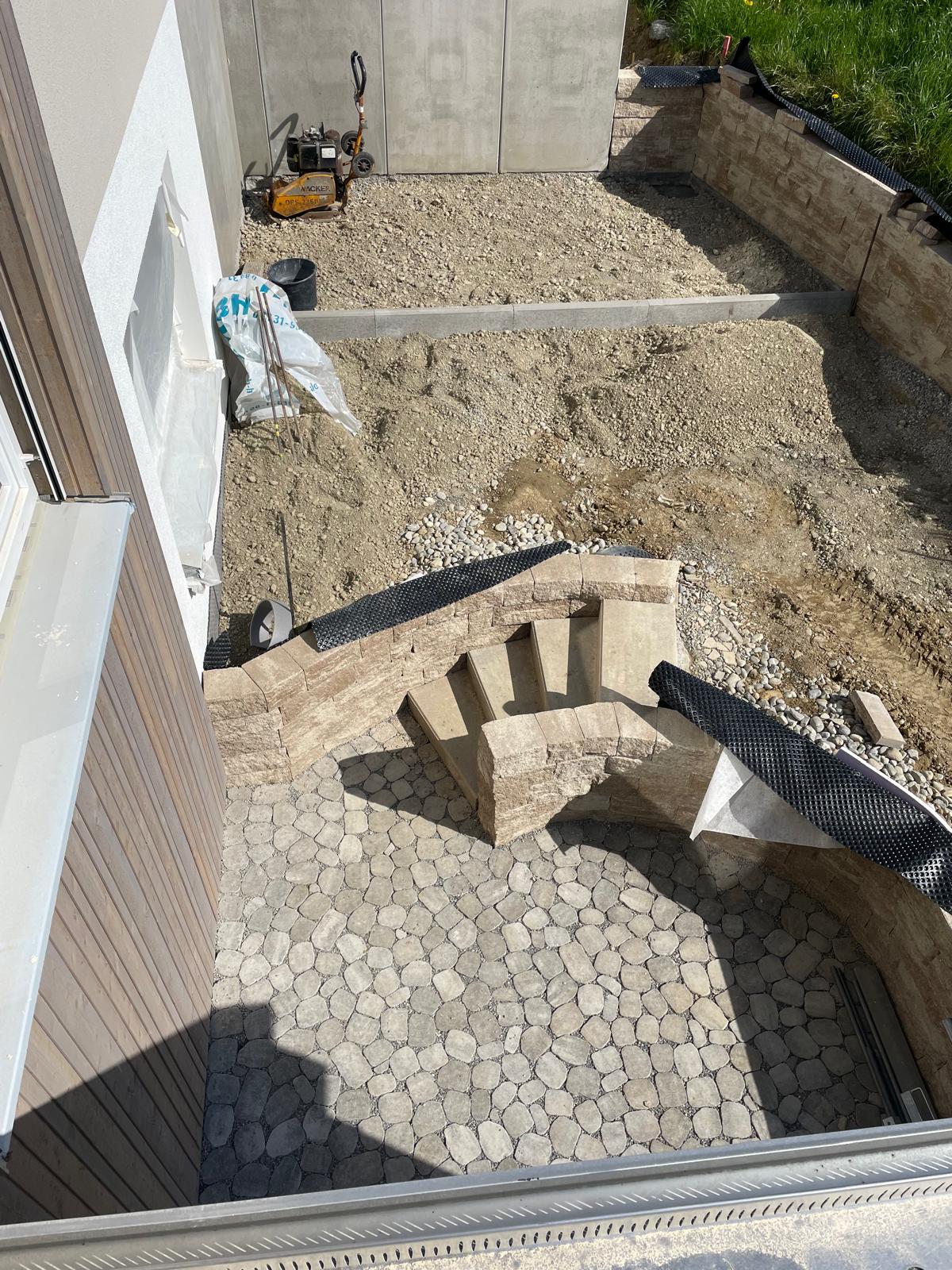 Gartentreppe im Bau