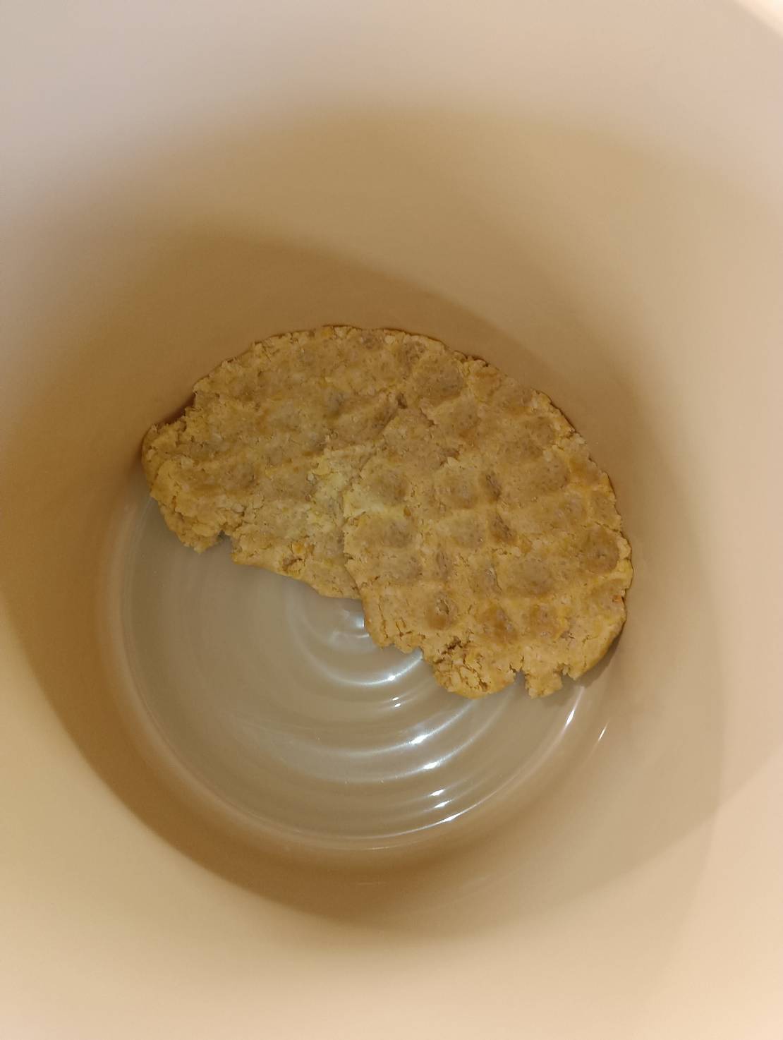 容器の隅から順に投げ入れます